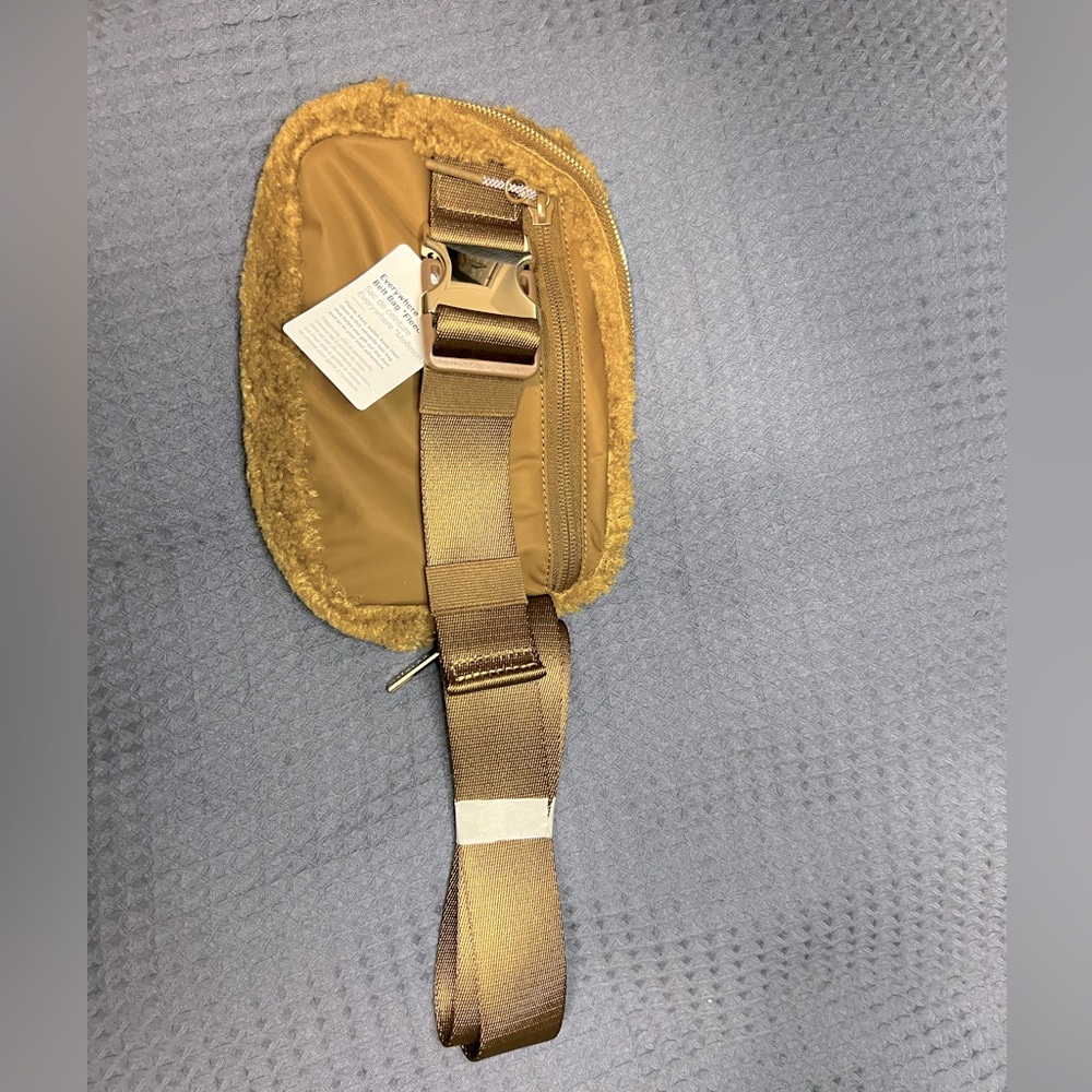NWT! Lululemon Everywhere Fleece Belt Bag Burnt Caramel - Picture 8 of 14